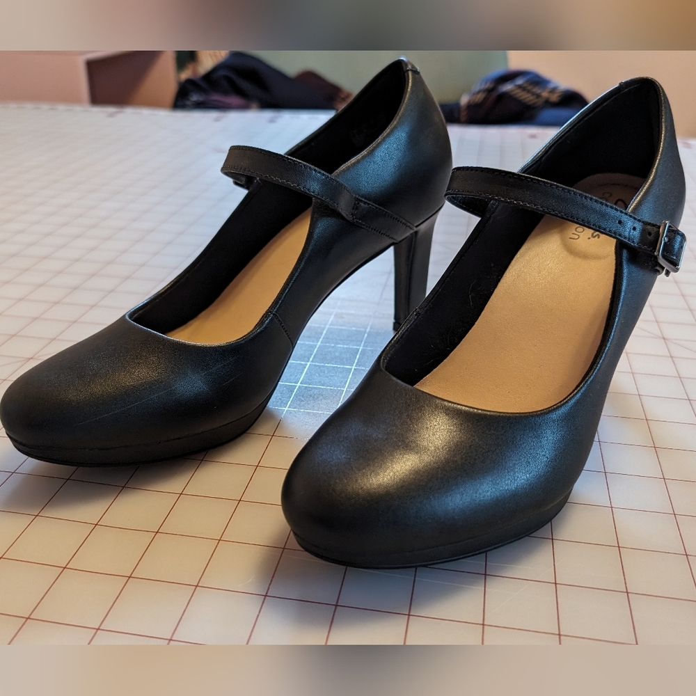 Black Clarks Mary Jane heels